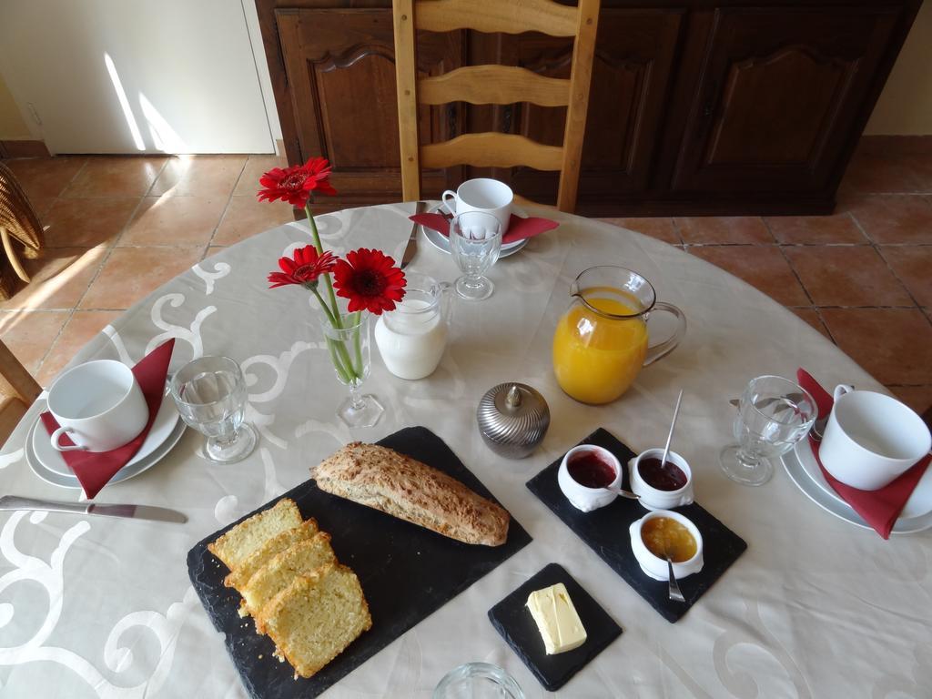 Bed and Breakfast Les Malvaux Huriel Zewnętrze zdjęcie